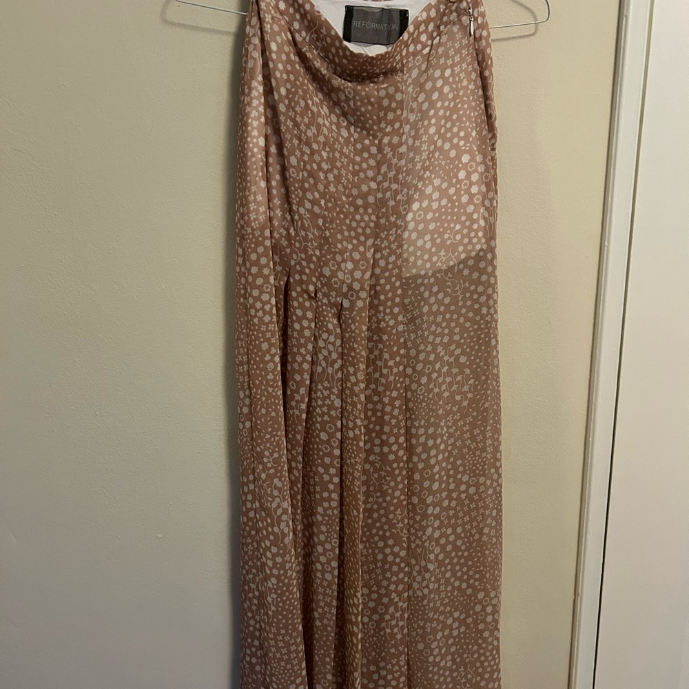 Elegant Pink Floral Reformation Skirt - Picture 4 of 4